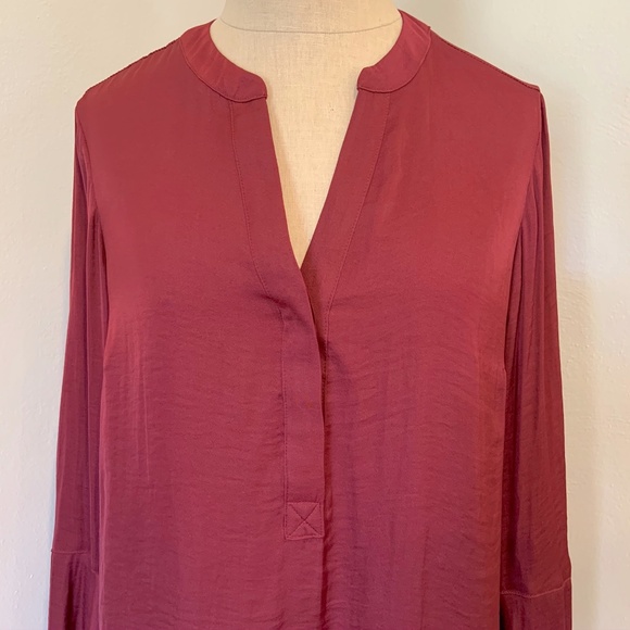 NWOT Simply Vera Wang Silky Red Bell Sleeve Blouse - Picture 8 of 11